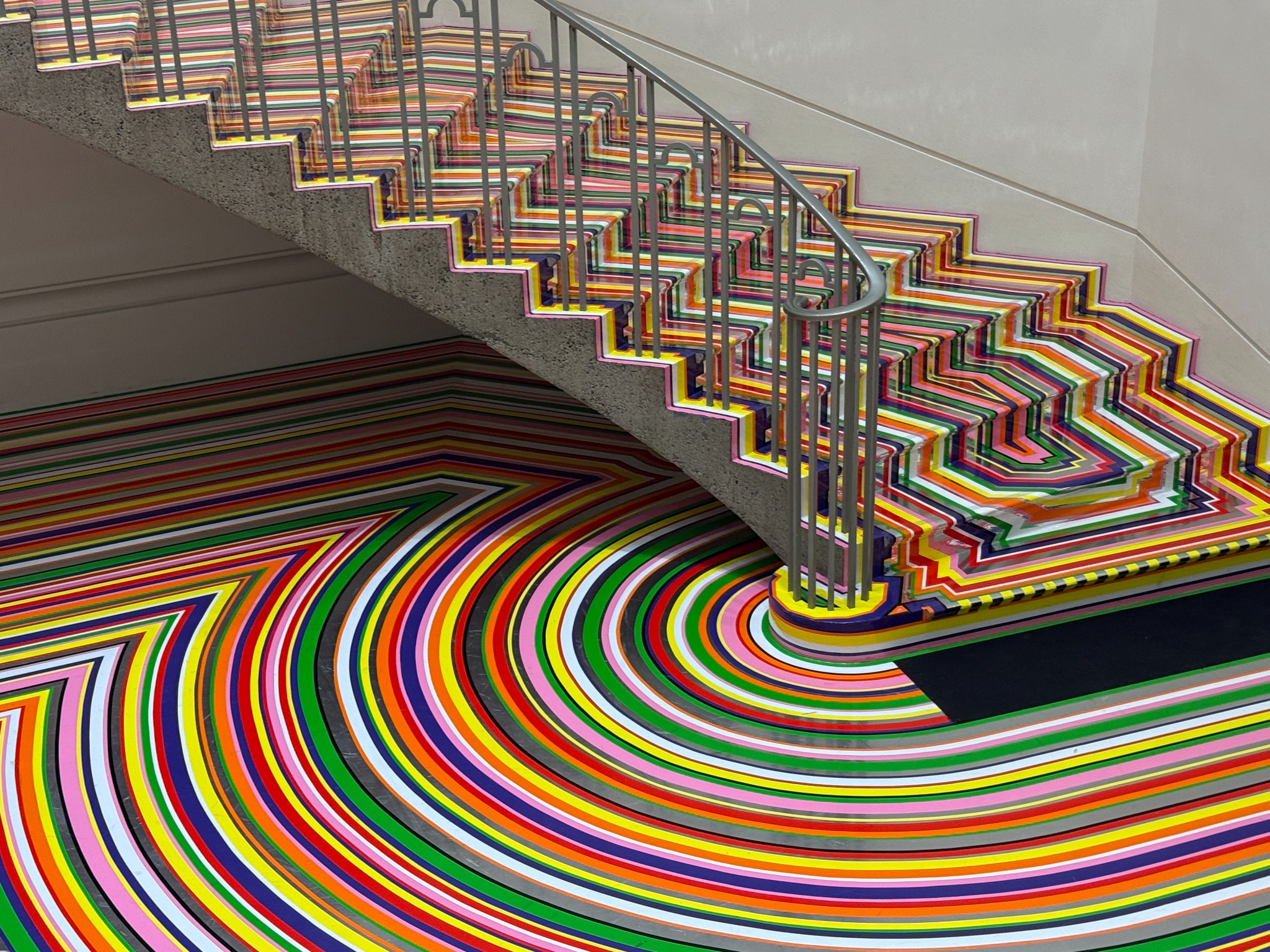 Original photograph: farbig gestaltete Treppe